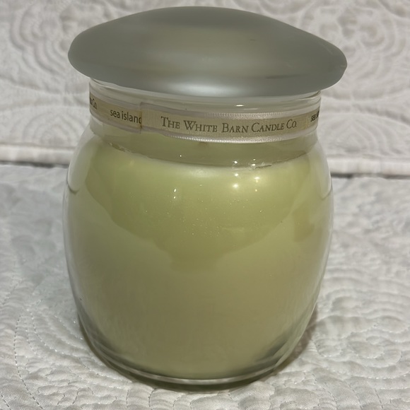 The White Barn and Slatkin Co sea‎ island cotton and island margarita candles - Picture 2 of 14